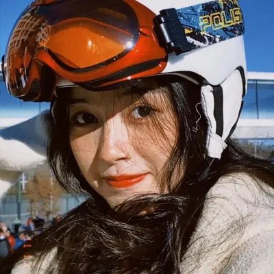 穿黑衣的女孩